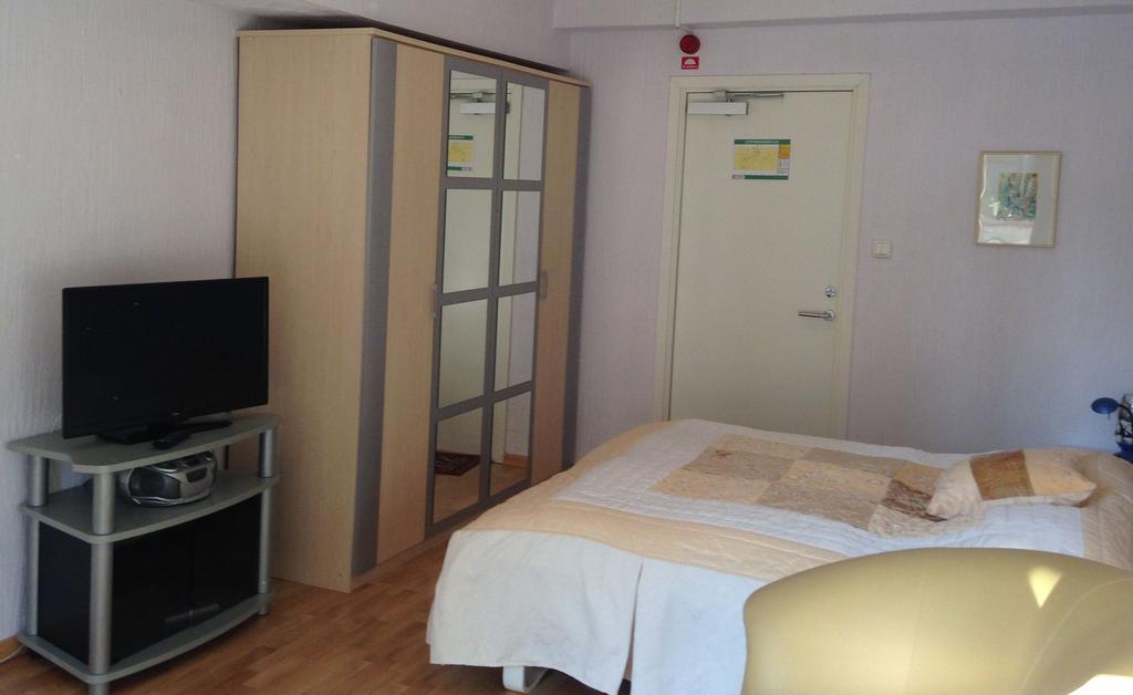 Solrosen I Simrishamn - Oesterlen Kamer foto