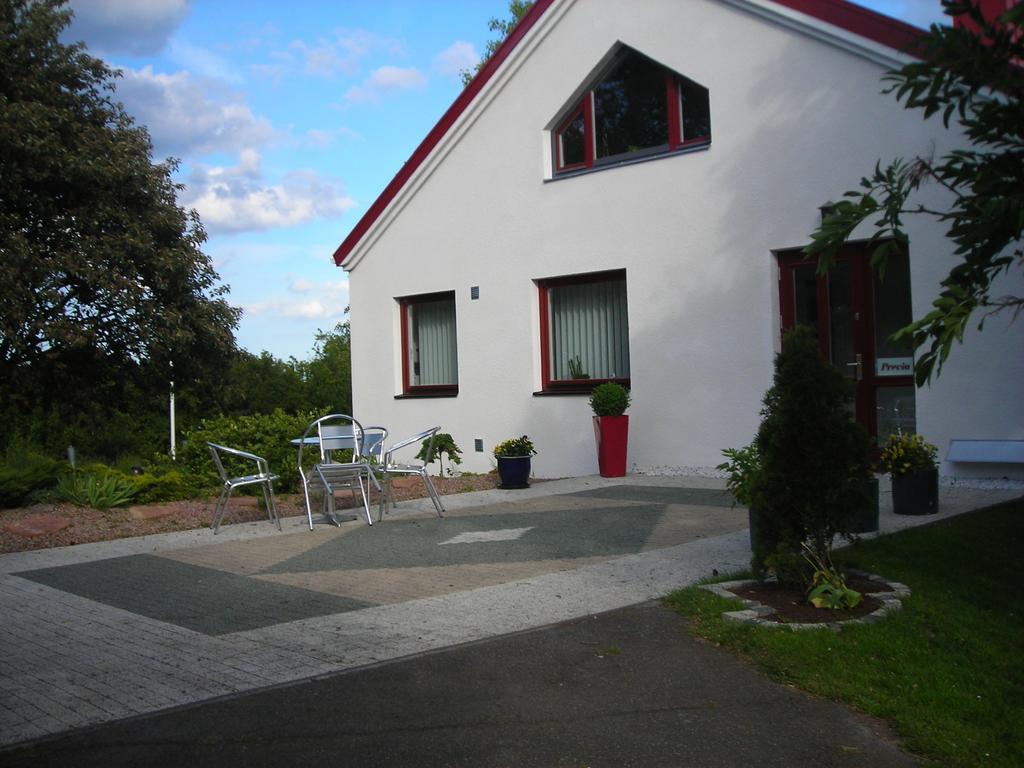 Solrosen I Simrishamn - Oesterlen Buitenkant foto
