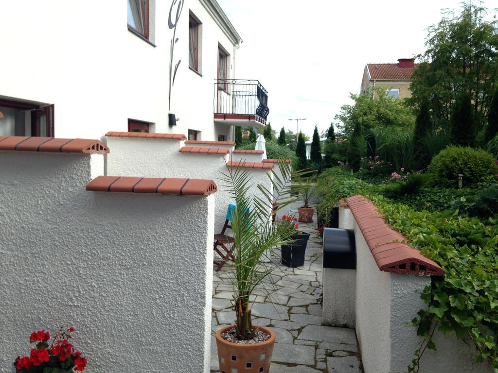Solrosen I Simrishamn - Oesterlen Buitenkant foto