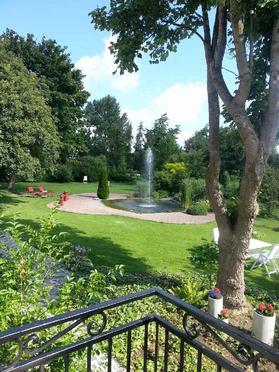Solrosen I Simrishamn - Oesterlen Buitenkant foto