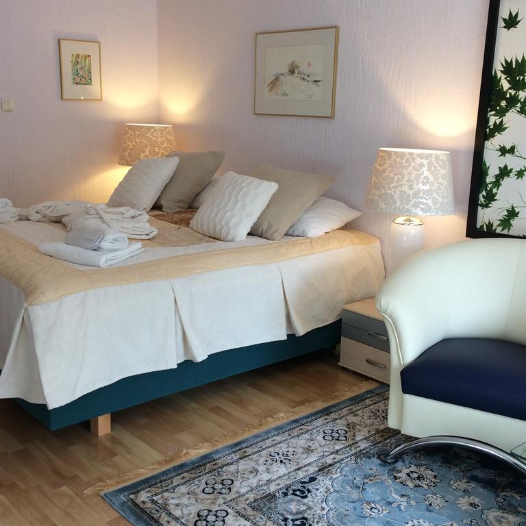 Solrosen I Simrishamn - Oesterlen Buitenkant foto